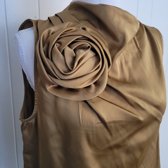 NWT Future Collective High Neck Dimensional Flower Accent Sleeveless Blouse SM - Picture 6 of 13